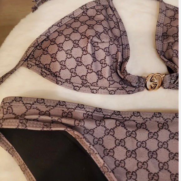 Size Large double G bikini. It feels like a Medium - Picture 4 of 4